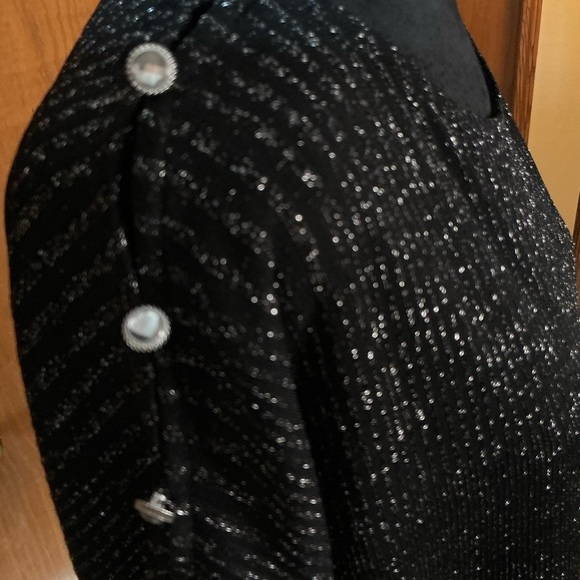 Cable & Gauge Sparkly Lightweight Sweater - Picture 5 of 9